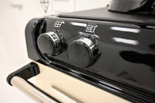 Load image into Gallery viewer, Reconditioned eR3 100i Aga cooker in Linen
