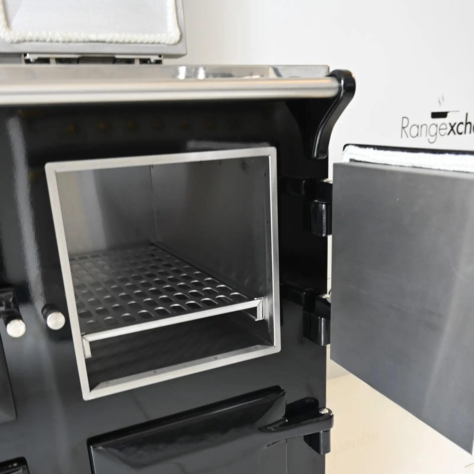 Ex-Display Everhot 100+ Electric Cooker in Black - Image 9