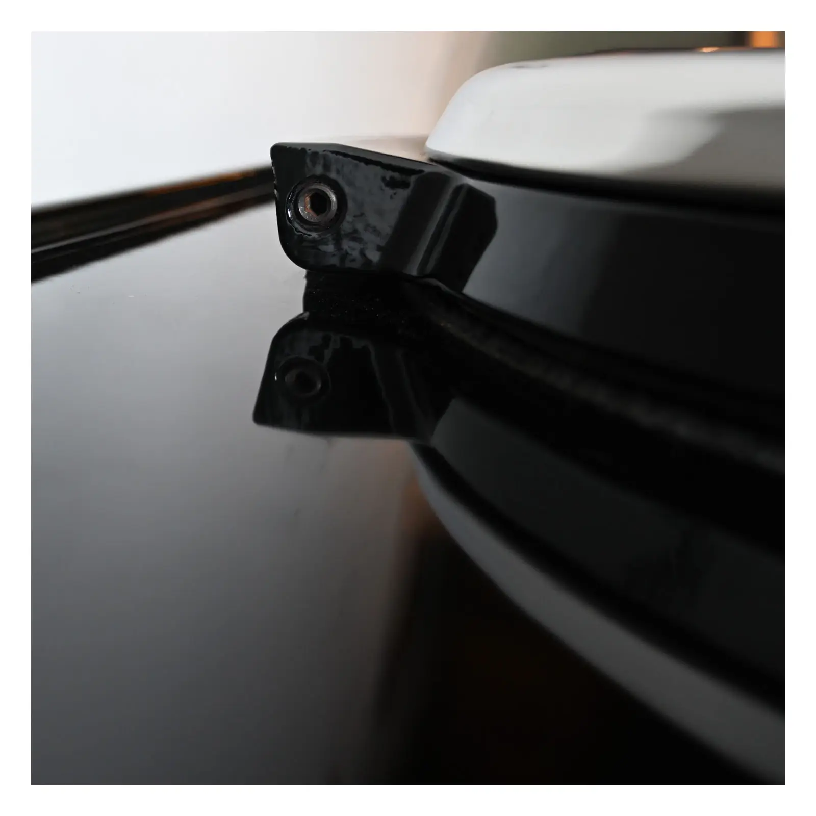 R3 100 Compact Black 10
