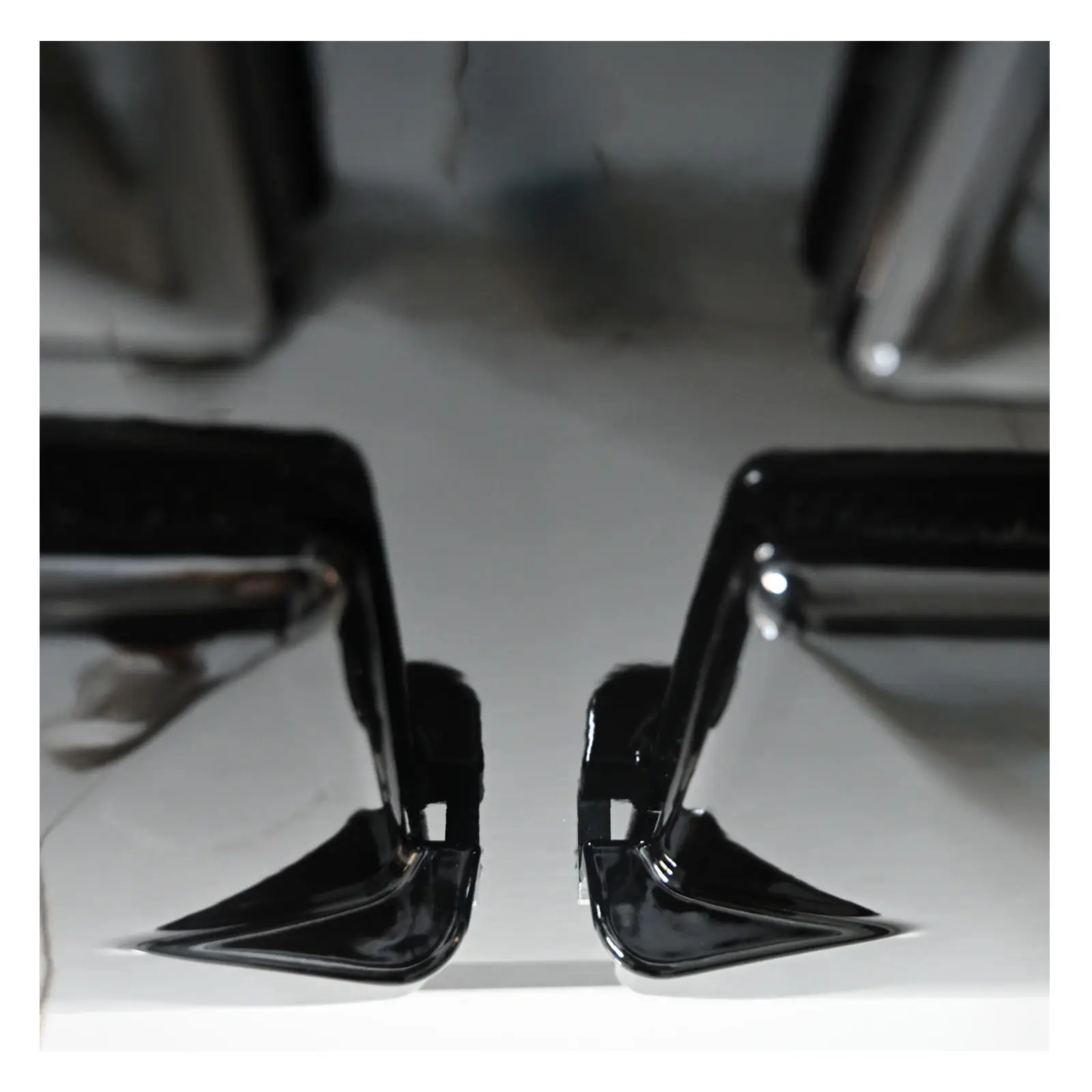 R3 100 Compact Black 15