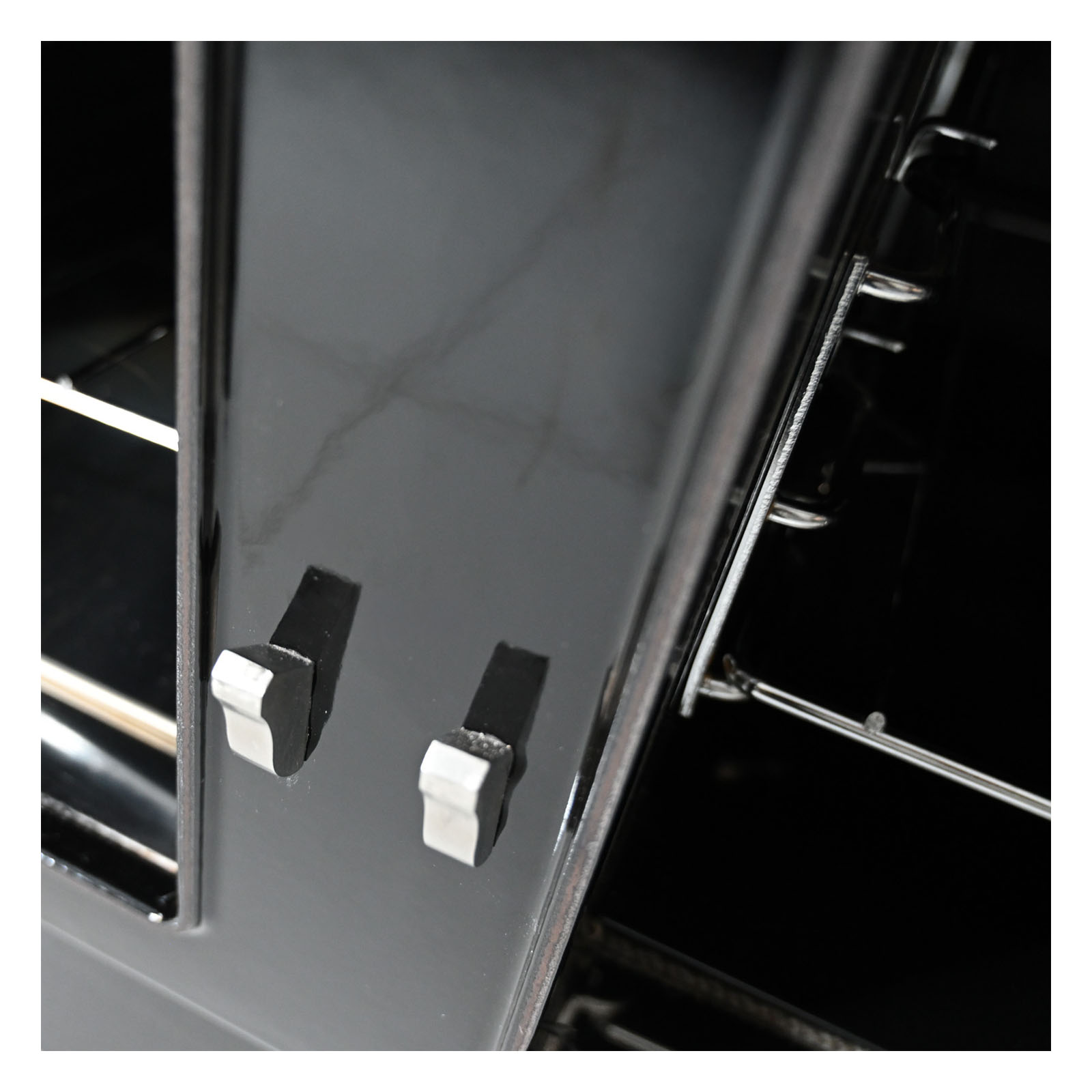 R3 100 Compact Black 17