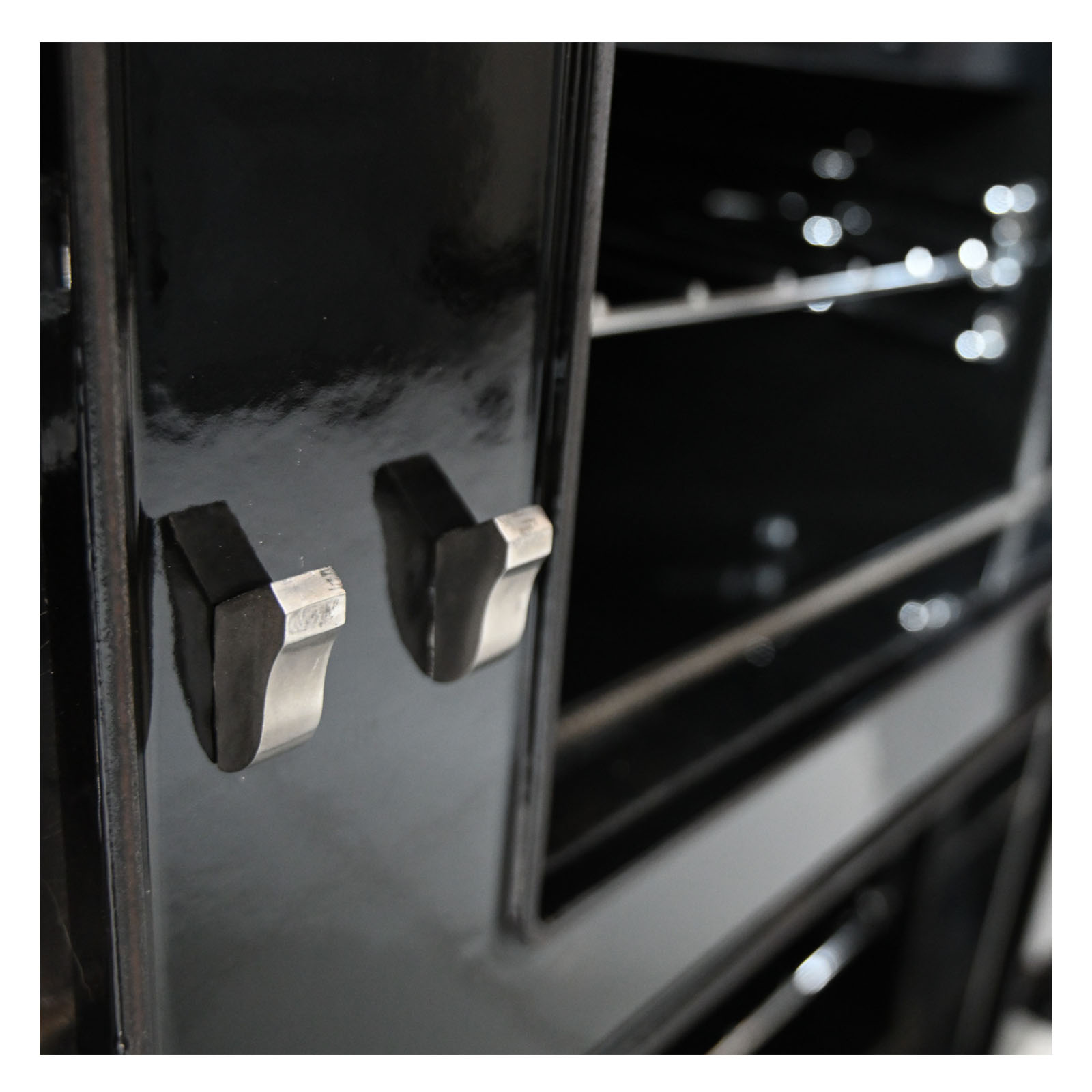 R3 100 Compact Black 22
