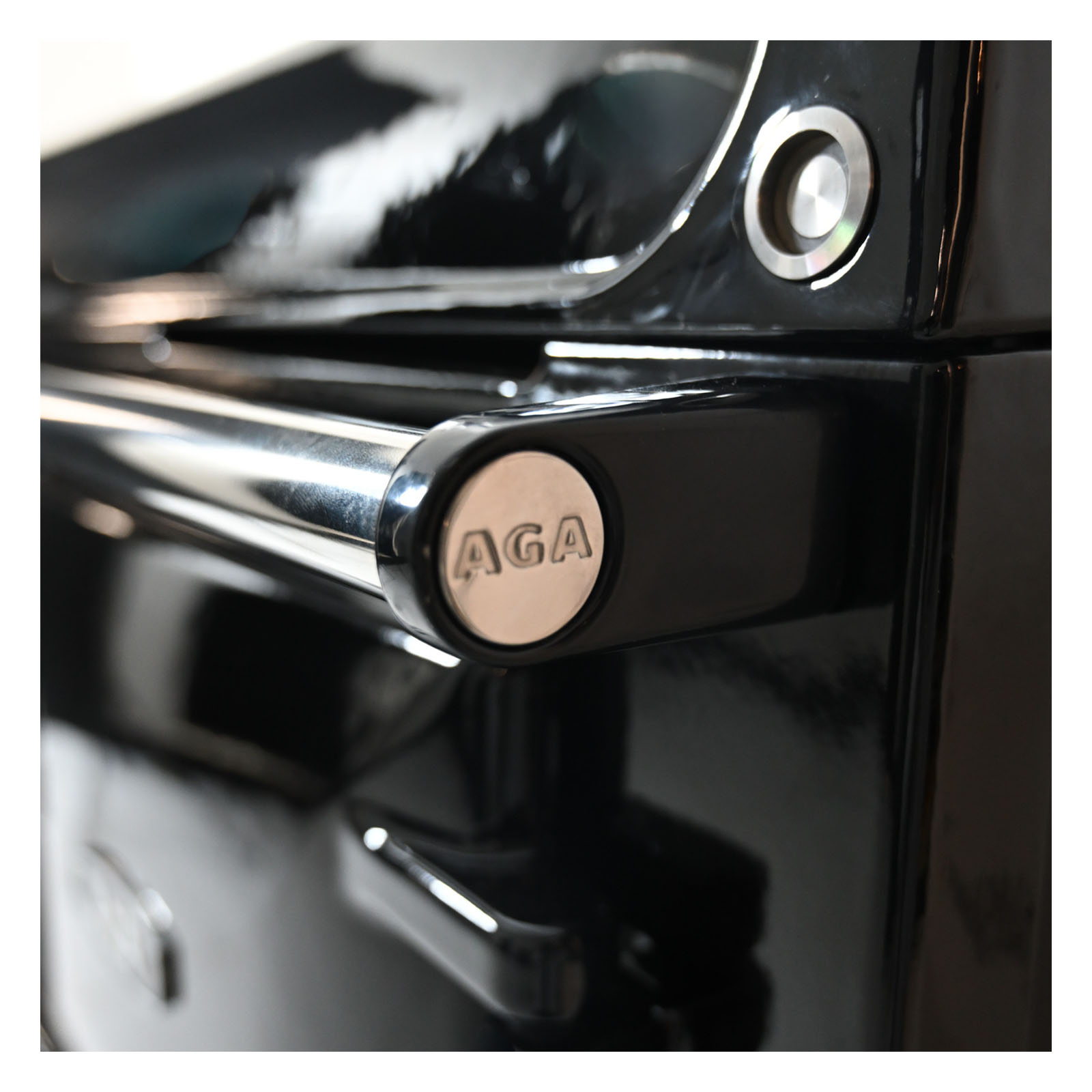R3 100 Compact Black 4
